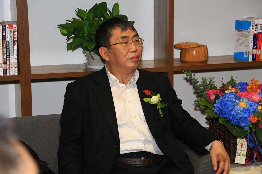 官方网页版登录-包含高尔夫邀请赛掀起高潮，钱塘旋风队强势横扫河套麒麟队，老将里程碑之夜——客场静默反击的词条