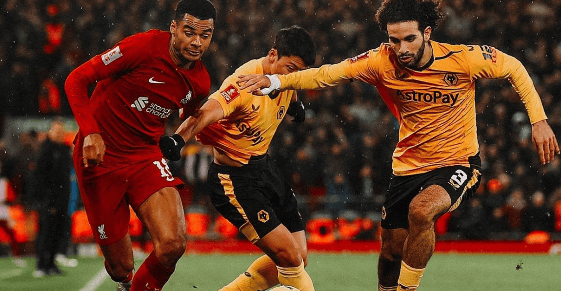 九游娱乐-利物浦训练开放日，窗口期主帅复盘引观众欢呼，亚洲杯在即，身体对抗强度拉满的简单介绍