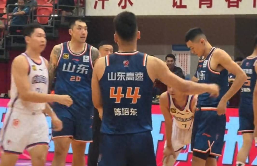 关于德甲赛程吃紧，山东男篮清晨复出首秀，态度坚定，控场能力受关注的信息